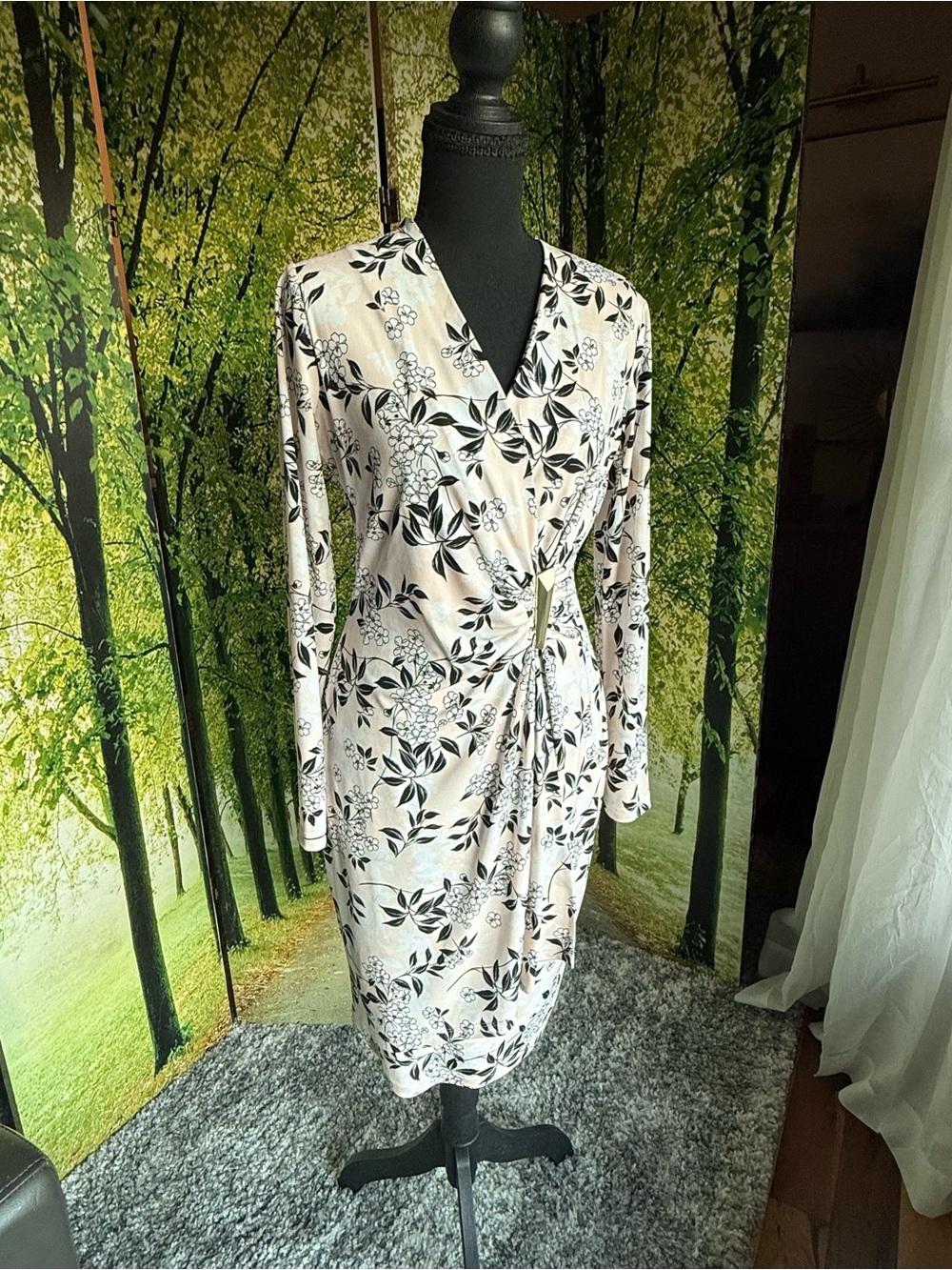 Calvin Klein Floral Faux Wrap Sheath Dress Size 4 Gold Hardware Long Sleeve